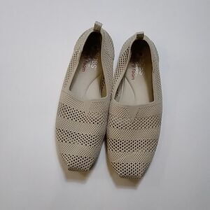 Bob's Skechers Tan Lightweight Shoes Size W8.5